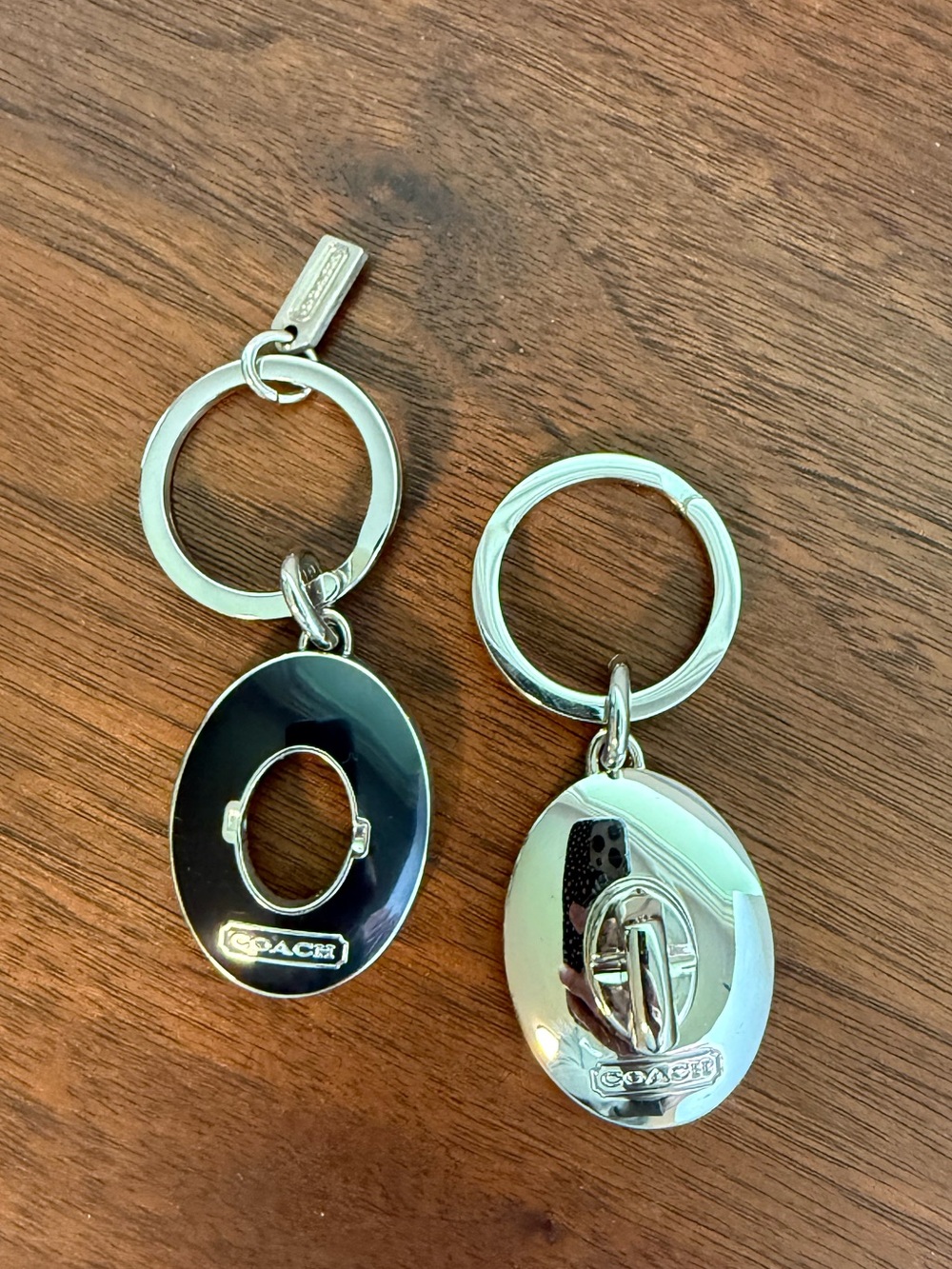 Coach Vintage Turn Lock Valet Keychain - Picture 2 of 2